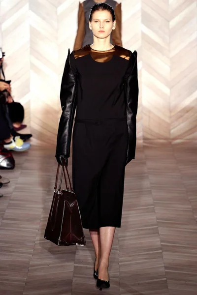 Look 18